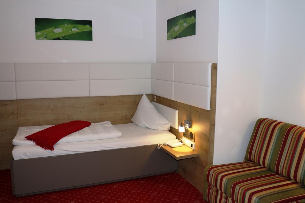 Hotel Weidenhof Клагенфурт Стая снимка